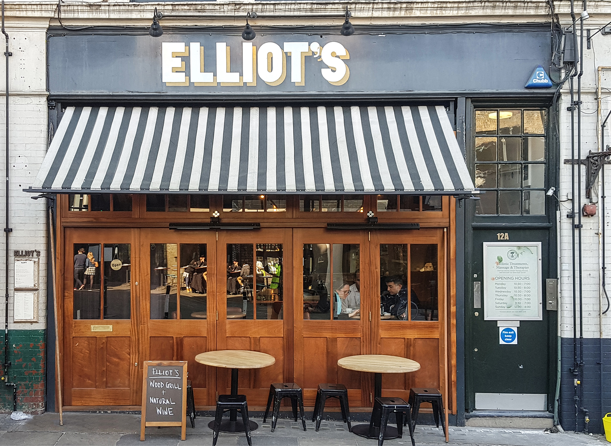 Elliot's cafe awning