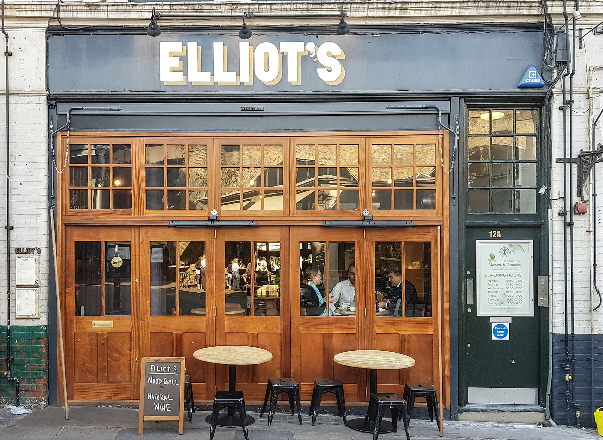Elliot's cafe awning