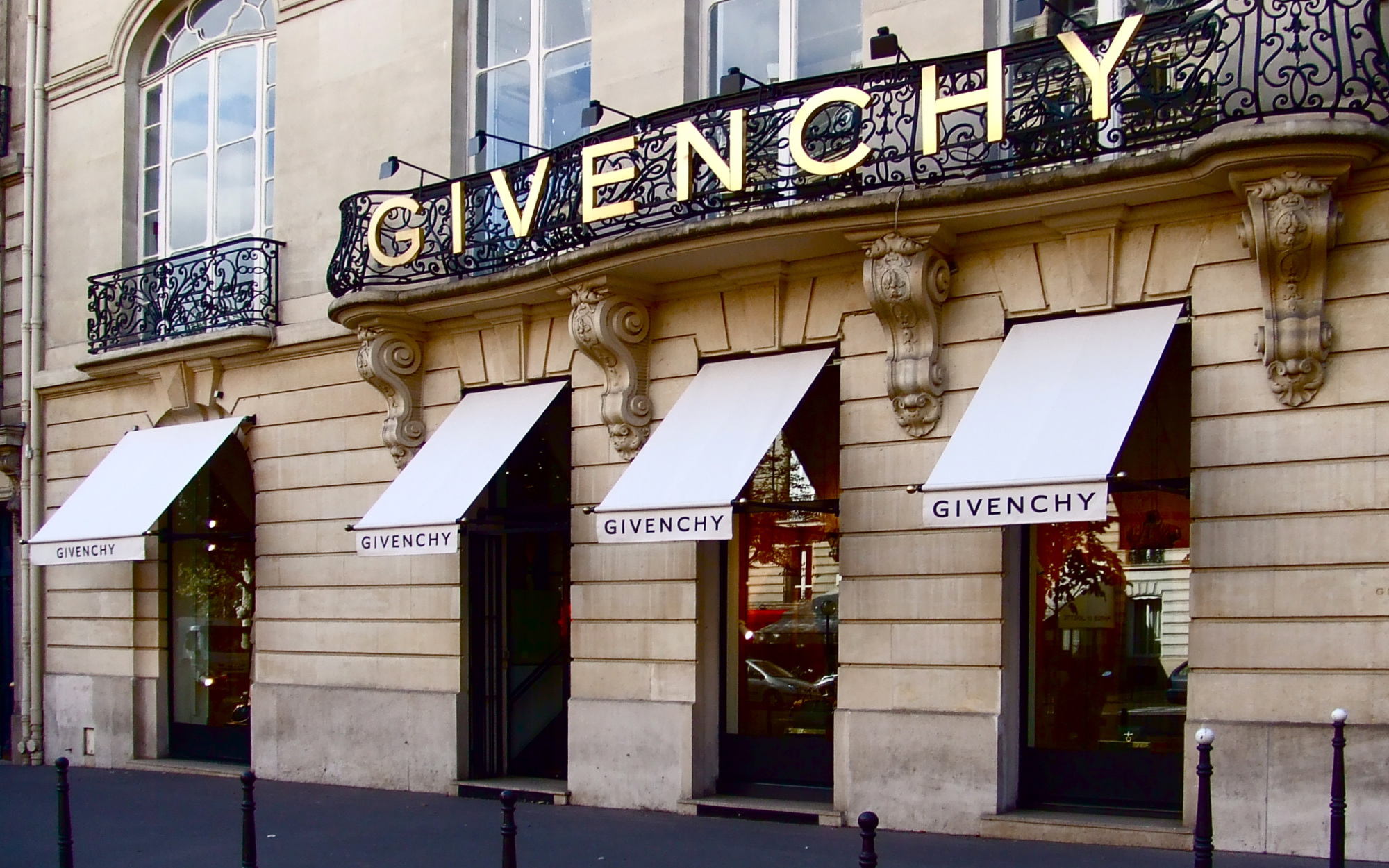 Greenwich Awnings for Givenchy, Paris