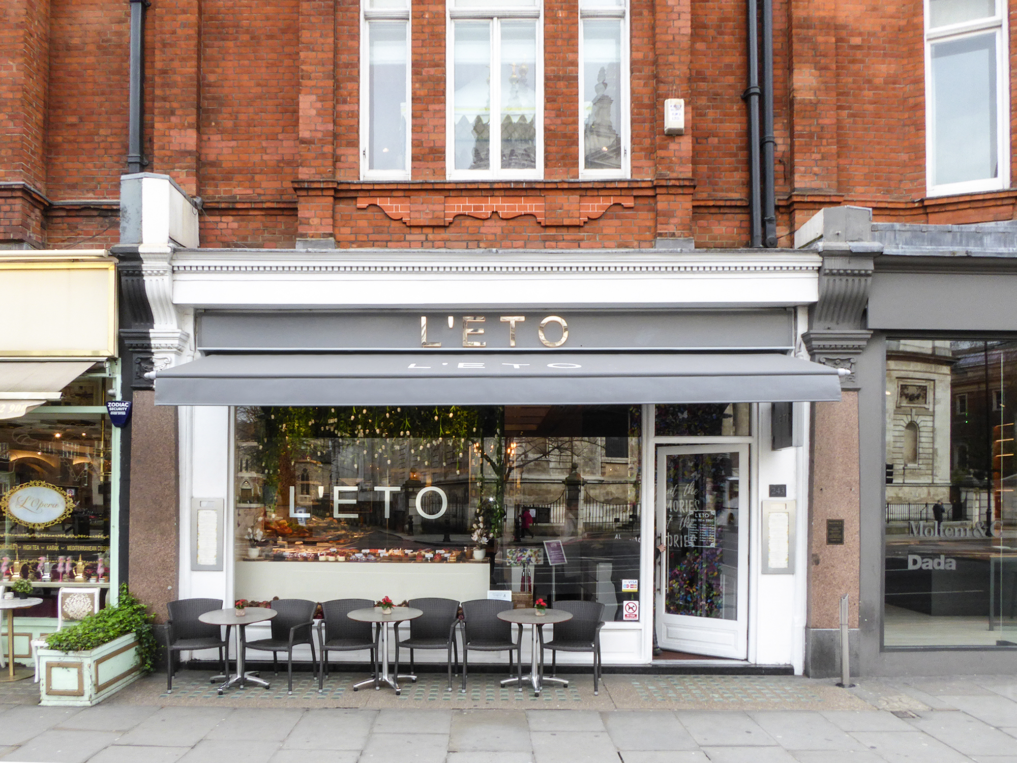 Greenwich Cantilever Awning for L'Eto Cafe