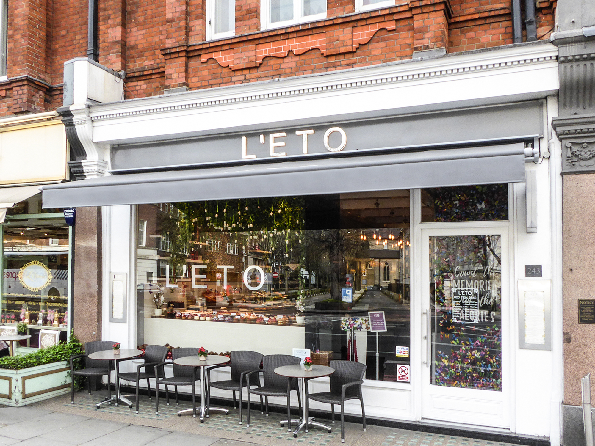 Greenwich Cantilever Awning for L'Eto Cafe