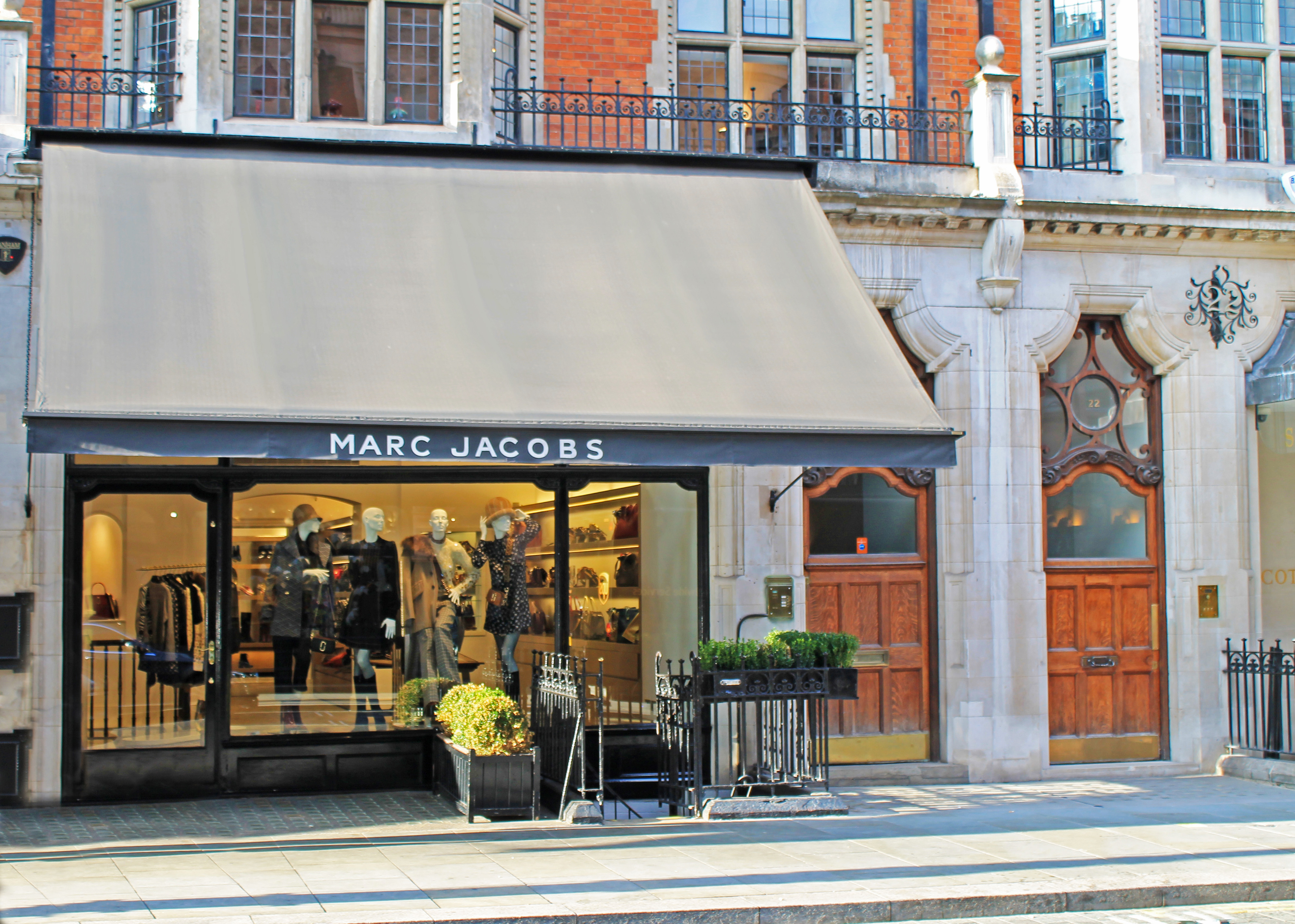 Marc Jacobs Mount street awning