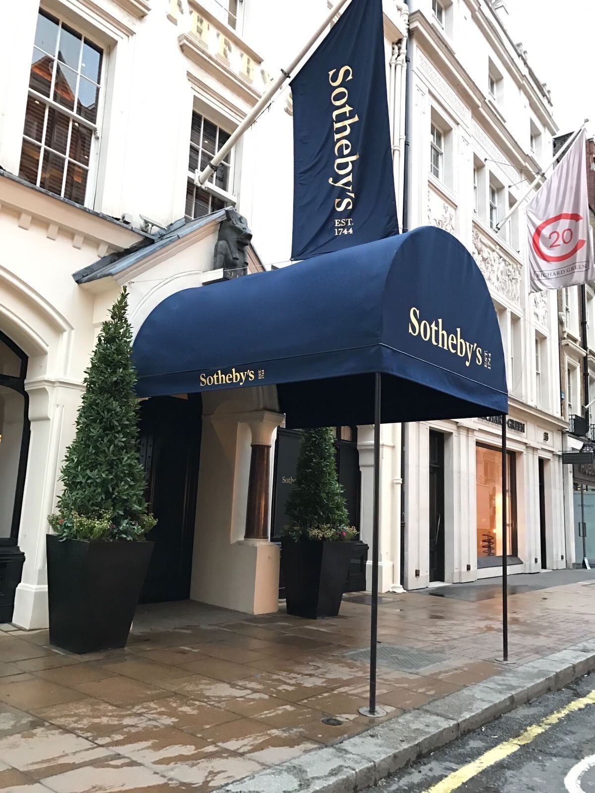 Sotheby's awning 1b
